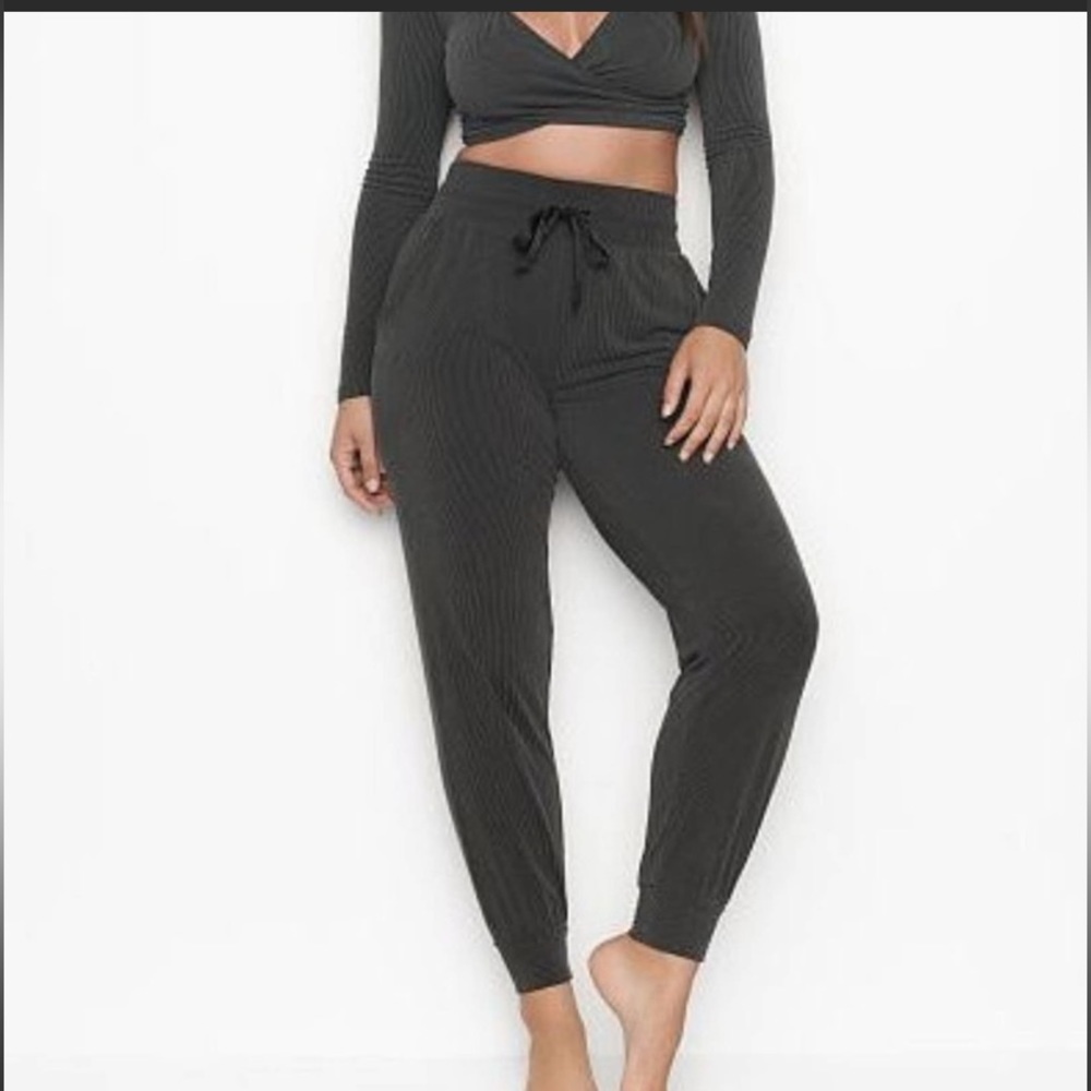 Victoria secret super soft leggings size medium NWT